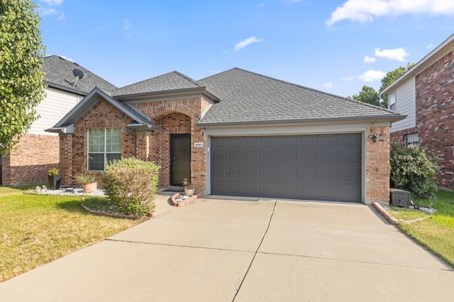 4849 Summer Oaks Lane, Fort Worth, TX 76123
