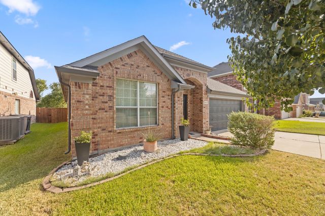 4849 Summer Oaks Lane, Fort Worth, TX 76123