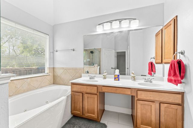 4849 Summer Oaks Lane, Fort Worth, TX 76123