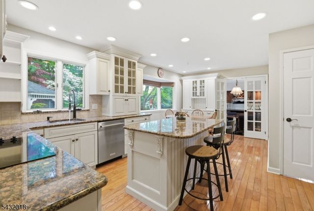 15 Sunrise Cir, Clinton Twp., NJ 08809