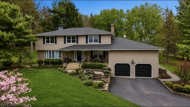 15 Sunrise Cir, Clinton Twp., NJ 08809