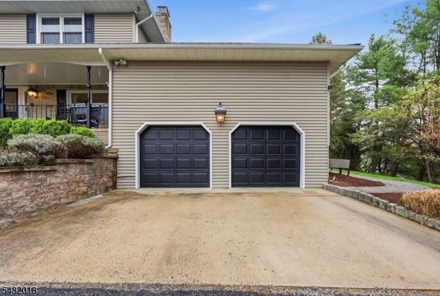 15 Sunrise Cir, Clinton Twp., NJ 08809