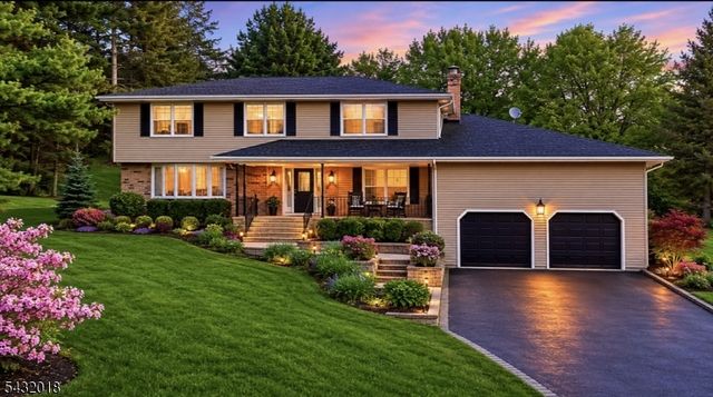 15 Sunrise Cir, Clinton Twp., NJ 08809
