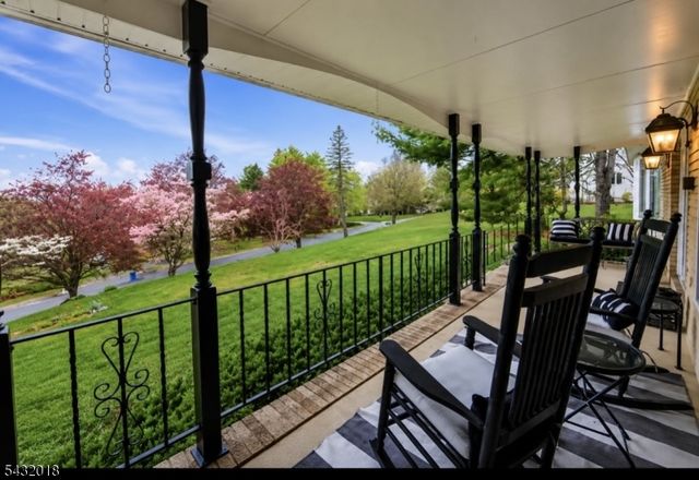 15 Sunrise Cir, Clinton Twp., NJ 08809