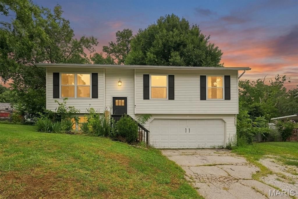 9802 Sandy Church Road, Hillsboro, MO 63050