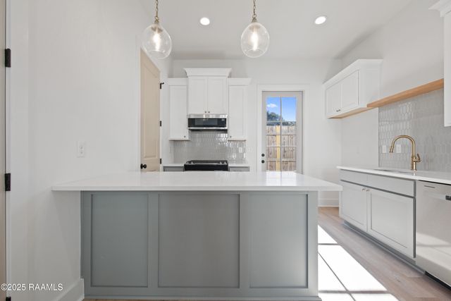 210 Steiner Oaks, Lafayette, LA 70508