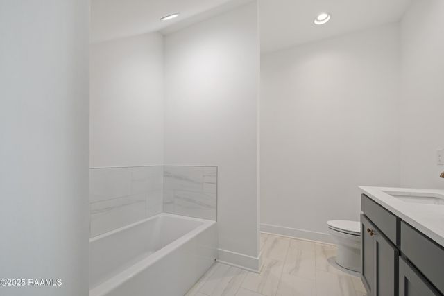 210 Steiner Oaks, Lafayette, LA 70508