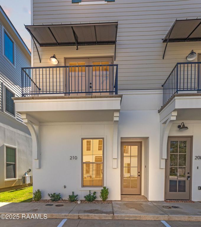 210 Steiner Oaks, Lafayette, LA 70508