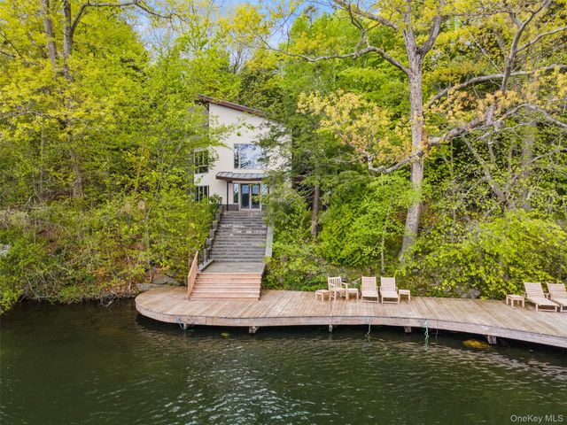 324 W Lake Boulevard, Mahopac, NY 10541