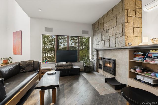 324 W Lake Boulevard, Mahopac, NY 10541