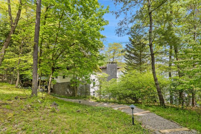 324 W Lake Boulevard, Mahopac, NY 10541