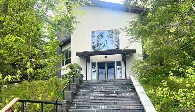 324 W Lake Boulevard, Mahopac, NY 10541