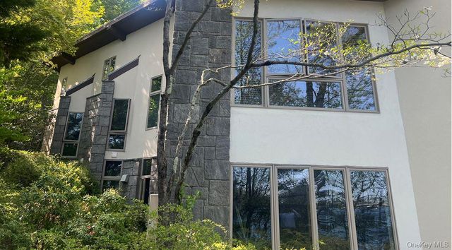 324 W Lake Boulevard, Mahopac, NY 10541