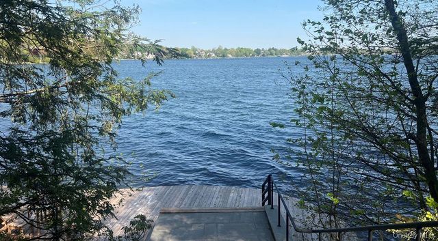 324 W Lake Boulevard, Mahopac, NY 10541