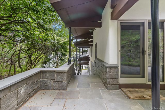 324 W Lake Boulevard, Mahopac, NY 10541