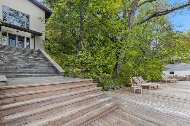 324 W Lake Boulevard, Mahopac, NY 10541
