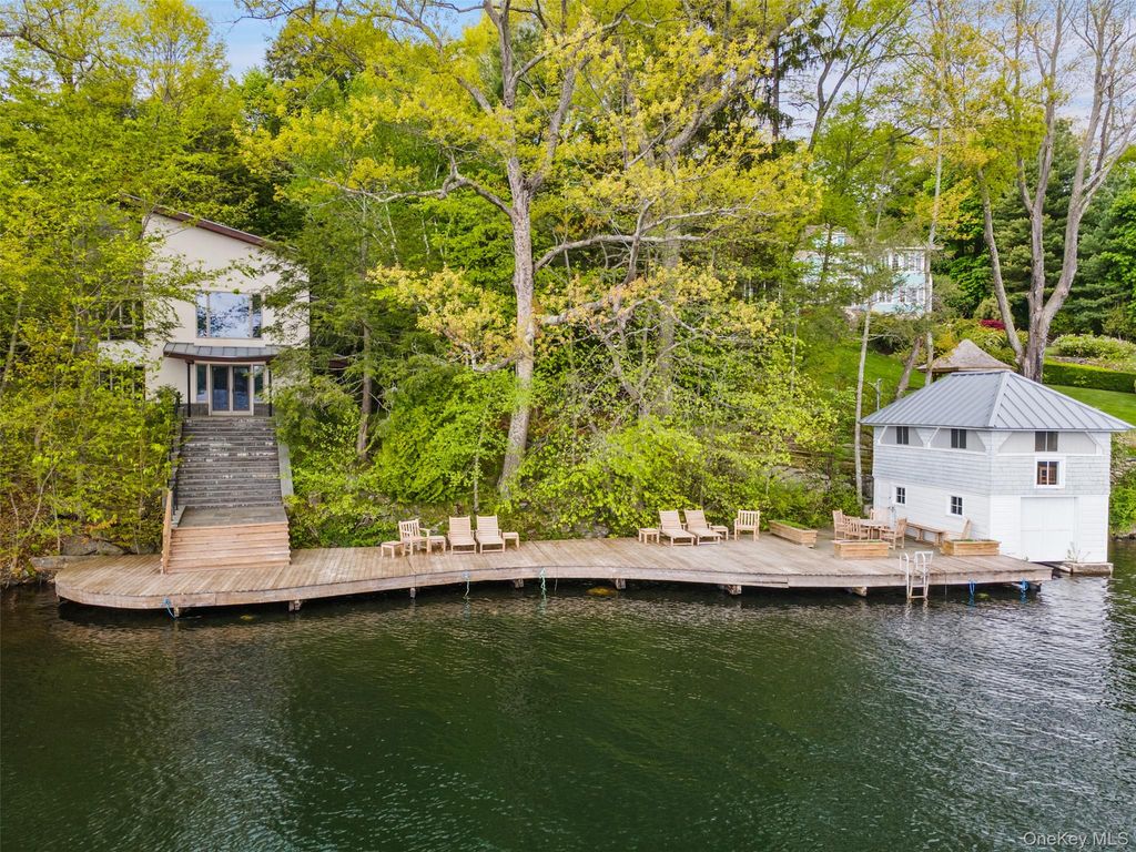 324 W Lake Boulevard, Mahopac, NY 10541