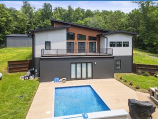 349 Chipman Rd, Bethpage, TN 37022
