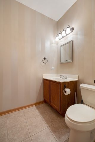 5568 Cambridge Way, Hanover Park, IL 60133
