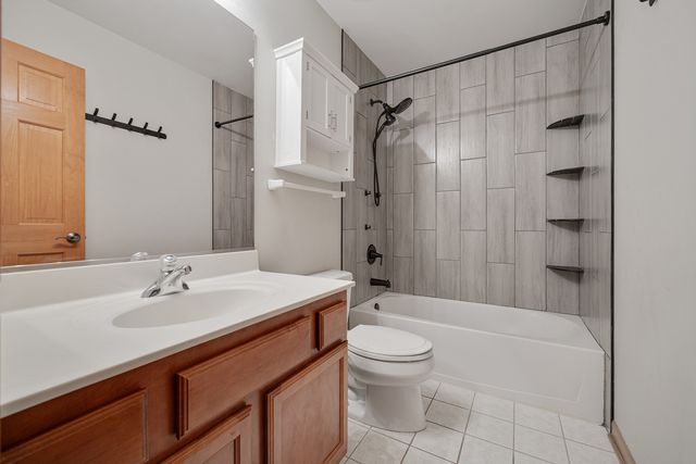 5568 Cambridge Way, Hanover Park, IL 60133