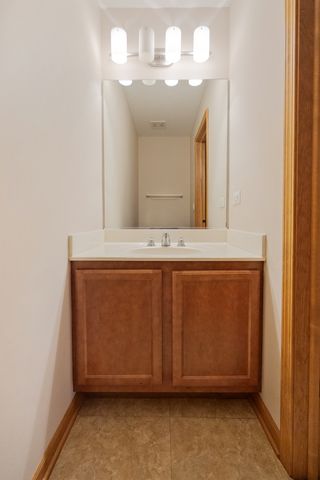 5568 Cambridge Way, Hanover Park, IL 60133