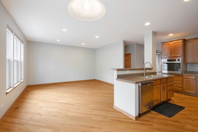 5568 Cambridge Way, Hanover Park, IL 60133