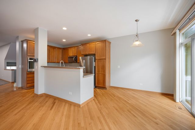 5568 Cambridge Way, Hanover Park, IL 60133