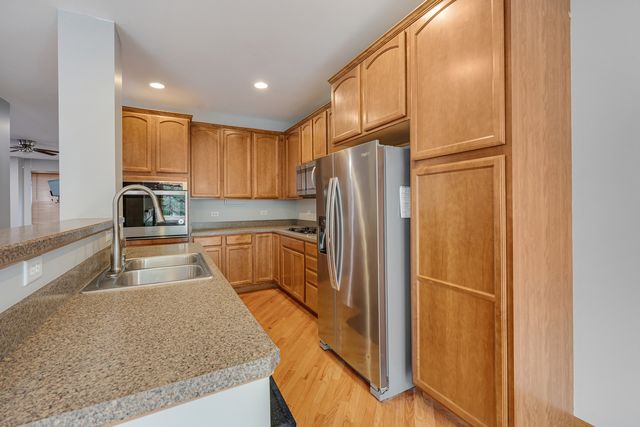 5568 Cambridge Way, Hanover Park, IL 60133