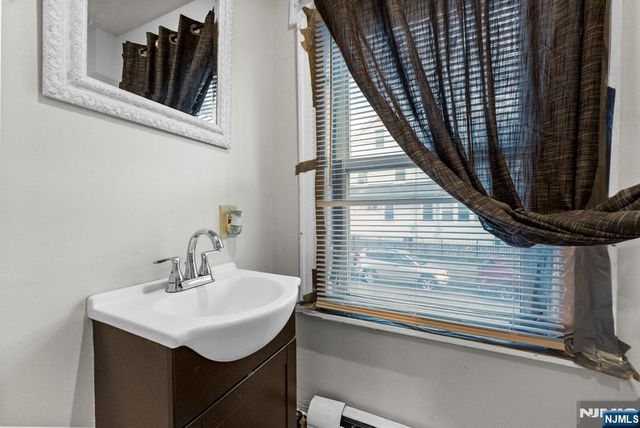 130 Renner Avenue, Newark, NJ 07112