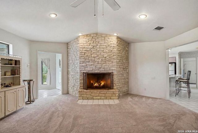1633 WILLOW CREEK RD, Seguin, TX 78155