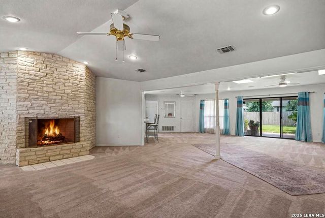 1633 WILLOW CREEK RD, Seguin, TX 78155