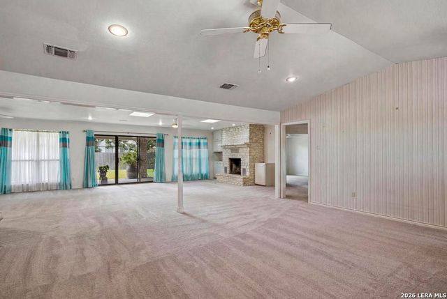1633 WILLOW CREEK RD, Seguin, TX 78155