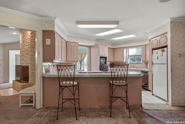 1633 WILLOW CREEK RD, Seguin, TX 78155