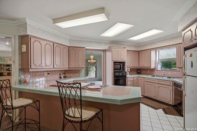 1633 WILLOW CREEK RD, Seguin, TX 78155