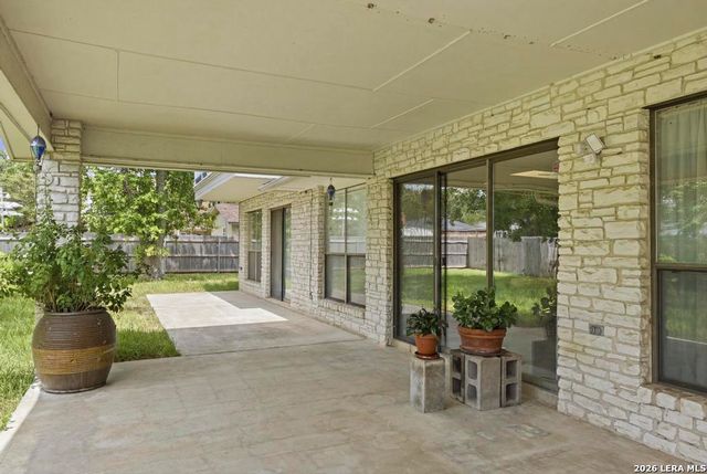 1633 WILLOW CREEK RD, Seguin, TX 78155