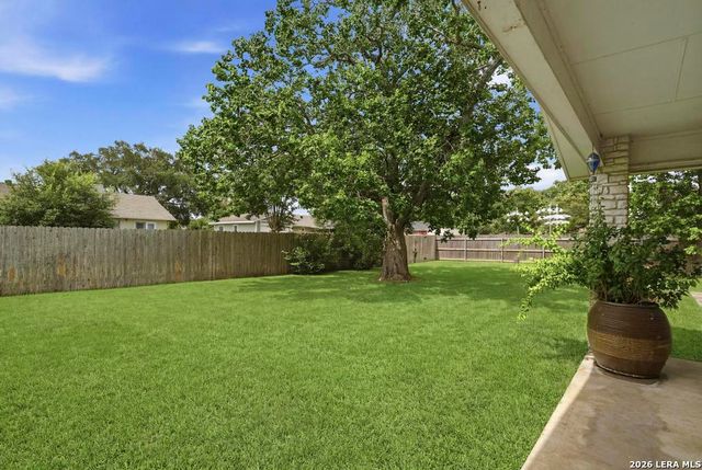 1633 WILLOW CREEK RD, Seguin, TX 78155