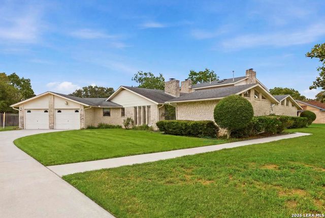 1633 WILLOW CREEK RD, Seguin, TX 78155