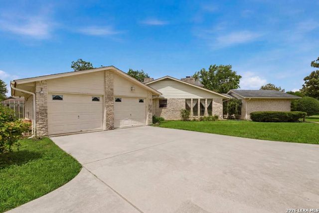 1633 WILLOW CREEK RD, Seguin, TX 78155