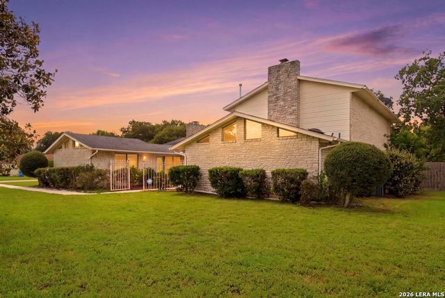1633 WILLOW CREEK RD, Seguin, TX 78155
