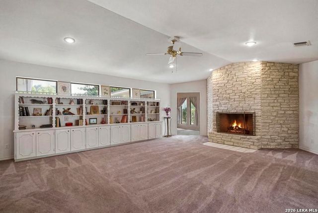 1633 WILLOW CREEK RD, Seguin, TX 78155