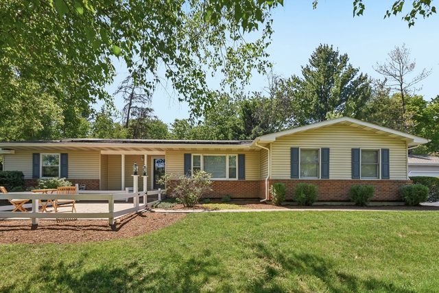 6511 SANDS Road, Crystal Lake, IL 60014