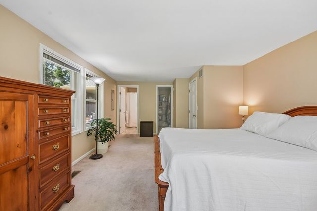 6511 SANDS Road, Crystal Lake, IL 60014