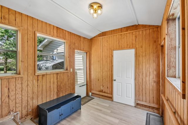 6511 SANDS Road, Crystal Lake, IL 60014