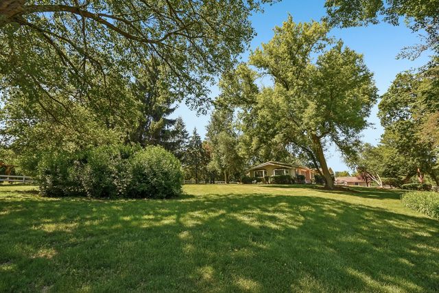 6511 SANDS Road, Crystal Lake, IL 60014