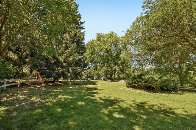 6511 SANDS Road, Crystal Lake, IL 60014