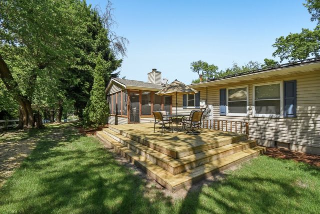 6511 SANDS Road, Crystal Lake, IL 60014