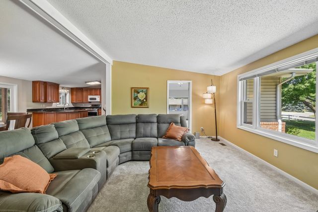 6511 SANDS Road, Crystal Lake, IL 60014