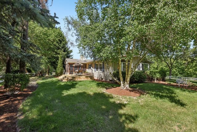 6511 SANDS Road, Crystal Lake, IL 60014