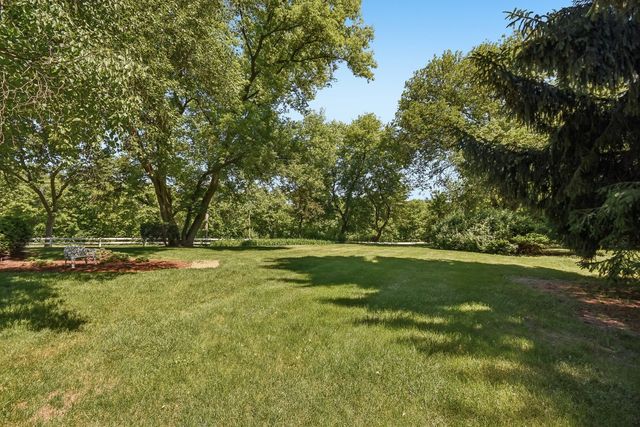 6511 SANDS Road, Crystal Lake, IL 60014