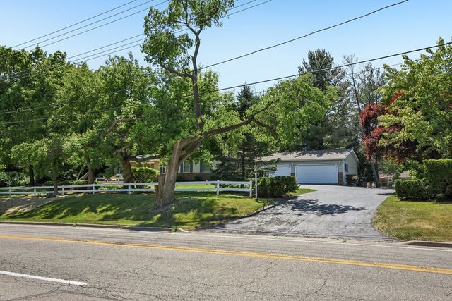 6511 SANDS Road, Crystal Lake, IL 60014
